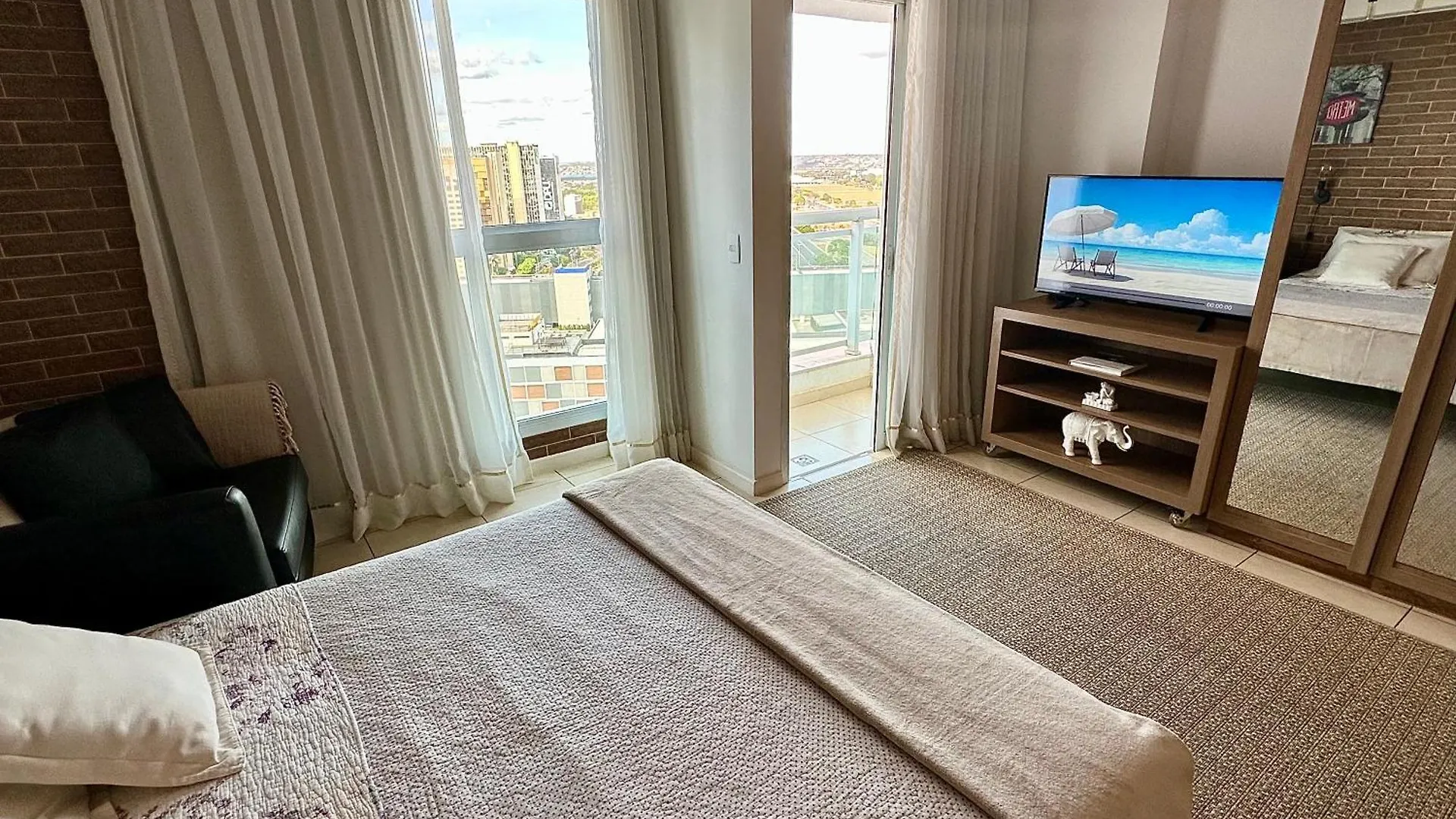Ed Saint Moritz, Flat Com Garagem 02, Shn No Coracao De Brasilia Daire Brezilya